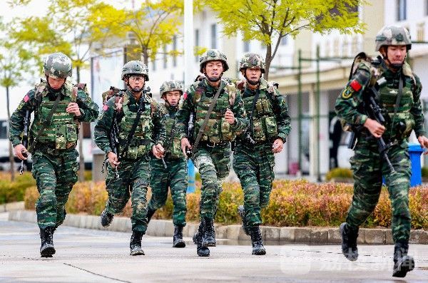 队员|“巅峰”对决，开战！|荔枝军事