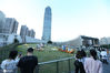  2020年9月26日，上海。一个个会摆动的不倒翁银色充气装置、一棵会说话的树、一组光怪陆离的“空气”……“2020中国•上海静安国际雕塑展”在静安雕塑公园开幕。9月26日至12月31日，整整96个日夜让你High到2020年最后一天。
