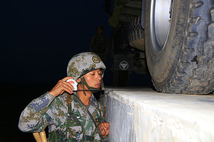 实战|瞄准实战！锻造铁骑“夜老虎”丨荔枝军事