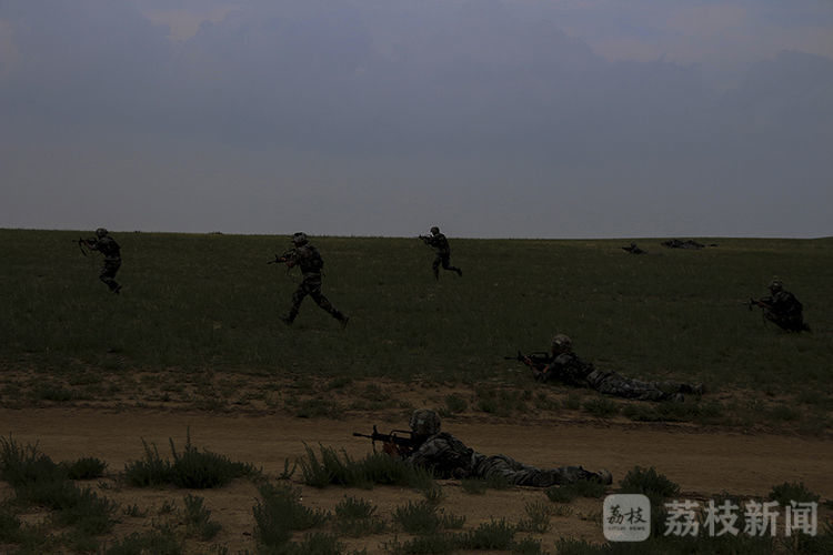 实战|瞄准实战！锻造铁骑“夜老虎”丨荔枝军事