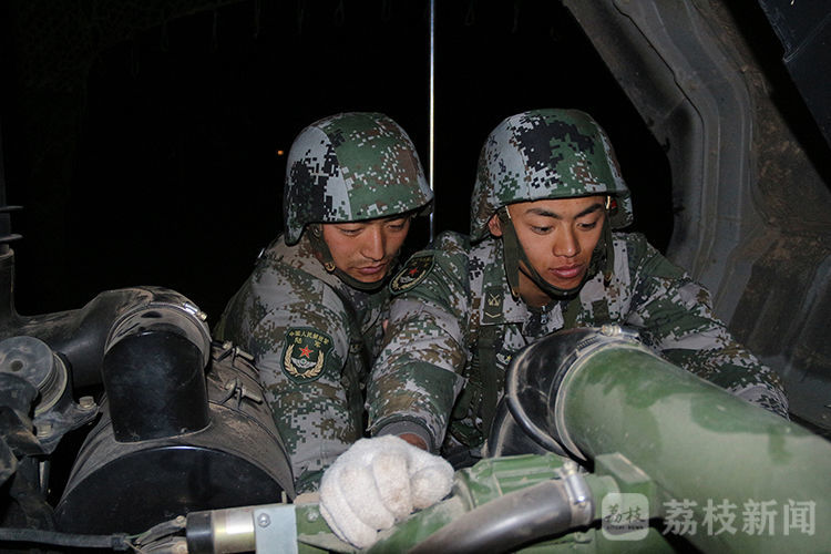 实战|瞄准实战！锻造铁骑“夜老虎”丨荔枝军事