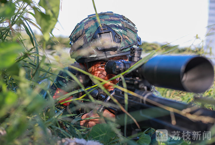 劫持|决胜分秒间！直击武警特战队员火车反劫持演练丨荔枝军事
