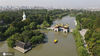 2020年9月8日，游客乘船在江苏扬州瘦西湖风景区游玩。 

