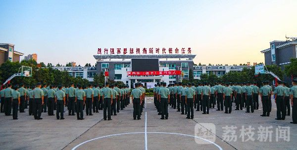 仪式|荣耀见证！晋衔仪式现场出现感人一幕!|荔枝军事