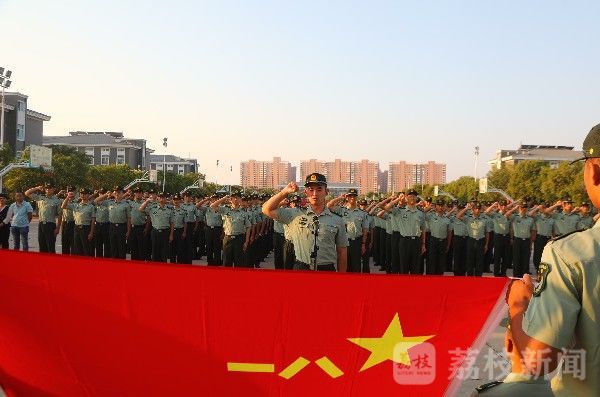 仪式|荣耀见证！晋衔仪式现场出现感人一幕!|荔枝军事