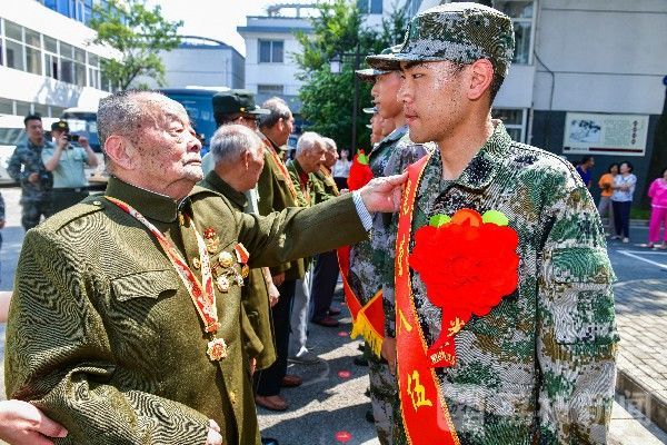 新兵|百岁革命功臣为新兵壮行|荔枝军事