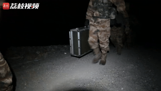 潜伏|隆冬寒夜，边防官兵向“安”而行|荔枝军事