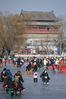 2021年1月17日，中国北京，北京天气晴好，许多市民来到什刹海冰场体验冰车、冰上自行车等运动游乐项目，乐享冰趣。