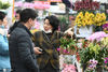 2021年1月23日，新年将至，南京，不少市民来到市内的各大花卉市场，选购鲜花，喜迎新春佳节。来源：杨素平/IC photo 编辑/刘佳
