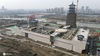 2021年1月6日，经过建设者一年多的艰苦奋战，中国大运河博物馆标志性建筑——大运塔已经初露真容，工作人员正在进行施工围挡拆除工作。中国大运河博物馆占地200亩，总建筑面积8万平方米，主体由大运塔和博物馆两部分组成，其中博物馆主体部分设置多个主题展厅和考古研究所等多个功能区，是集文物保护、科研展陈、休闲体验为一体的现代化综合性博物馆。计划于2021年6月建成。来源：IC photo 孟德龙/IC photo