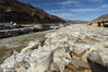 2020年12月30日，在山西省临汾市吉县黄河壶口瀑布拍摄的流凌封河壮美景观。
