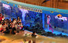 2021年10月16日，上海新世界城海洋世界举行了一场特殊的比赛。近三十位“美人鱼”爱好者齐聚，参加“美人鱼大赛”，吸引了众多的市民游客驻足观看。杨建正/视觉中国 编辑/陈进