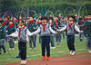 2021年10月19日，江苏镇江，南徐小学的同学们正在做跳绳。