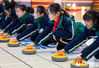 Students from the Hengchangdianxiang Primary School learn to play dryland curling. (People’s Daily Online/Ding Genhou)