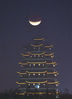 2021年11月19日晚，江苏常州，夜空现月偏食景观。