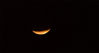 2021年11月19日，江苏如皋，月亮带食升起，呈现出一弯红月。
