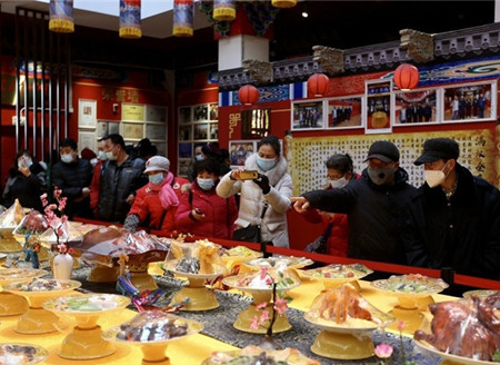 沈阳辽菜博物馆展出了清朝宫廷宴“满汉全席” 共有108道菜