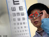 2014年2月12日，连日来，浙江省嘉兴市中医院眼科诊室内外人满为患，许多家长带着孩子前来检查、治疗眼睛。据医生介绍，寒假开始后，每天都有200多名学生来这里看眼睛。造成孩子视力下降等眼疾的主要原因是长时间看电视、玩电脑、打游戏。浙报集团-东方IC
