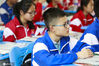 2018年4月19日，江西九江，位于开发区港城中学的初中一年级学生戴着眼镜听课、写作业。张海岩/IC photo