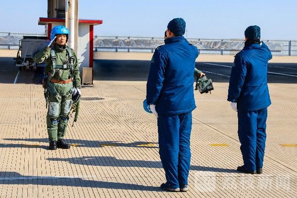 飞行|雏鹰振翅向战而飞|荔枝军事