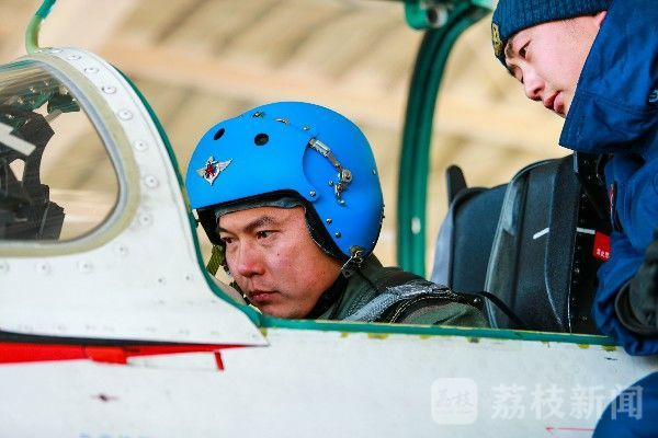 飞行|雏鹰振翅向战而飞|荔枝军事