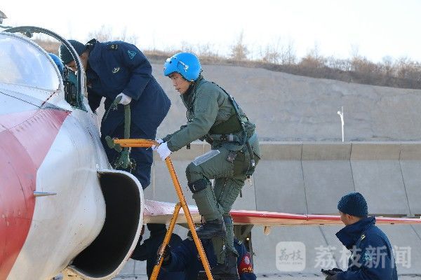 飞行|雏鹰振翅向战而飞|荔枝军事