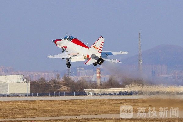 飞行|雏鹰振翅向战而飞|荔枝军事