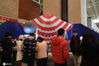 2021年2月27日上午，北京，“月球样品001号·见证中华飞天梦”展览开幕式暨捐赠入藏仪式在中国国家博物馆举行，观众在参观。