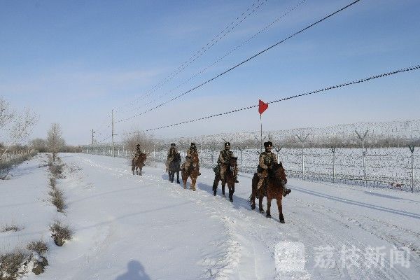 巡逻|新疆军区某边防连官兵冒严寒乘马前往界标巡逻|荔枝军事