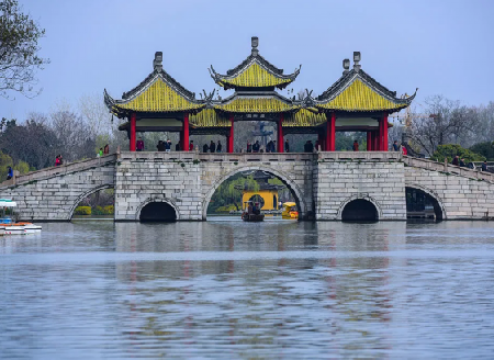 Yangzhou demonstrates the beauty of symmetry
