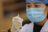  2021年2月7日，在浙江省杭州市临安区天目山镇中心卫生院，医生在给群众进行新冠病毒疫苗接种。
