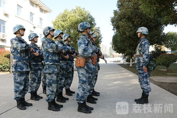 战场|警卫新兵上岗考核 考场就是战场|荔枝军事