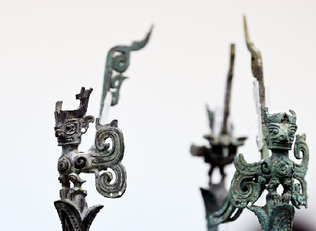 Bronze tree sculpture excavated from Sanxingdui Ruins basically restored
