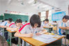 2021年5月11日，高考即将来临，广东省佛山市顺德区罗定邦中学高三（1）班同学们正在进行模拟考试。