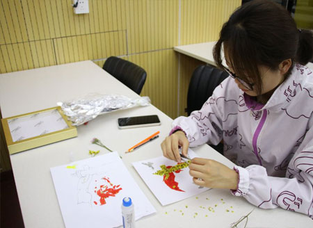 江苏句容：“花草五谷”创意艺术画  抒发爱党爱国情