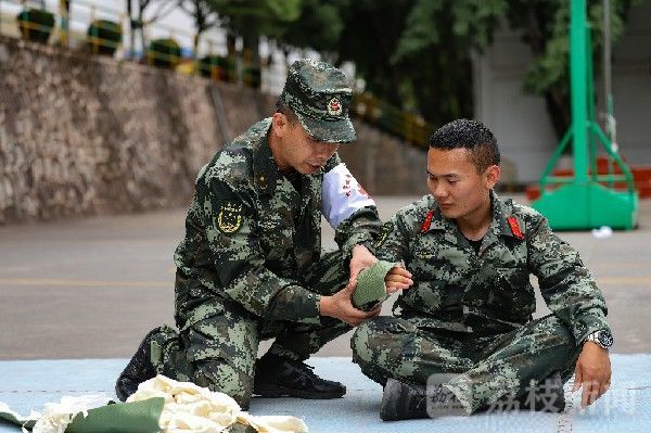 爬高山、入哨所  专家医疗队巡诊基层部队|荔枝军事