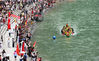 2021年6月14日，重庆巫溪举办首届“长江三峡龙舟邀请赛”，大宁河畔10万群众又见“纤夫的爱”。