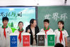 2021年6月4日，江苏省扬州市梅岭中学教育集团竹西中学的老师向学生讲解垃圾分类知识。