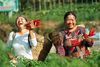 Farmers enjoy a light moment while harvesting chilis in Zunyi, Guizhou province. [Photo provided to chinadaily.com.cn]
