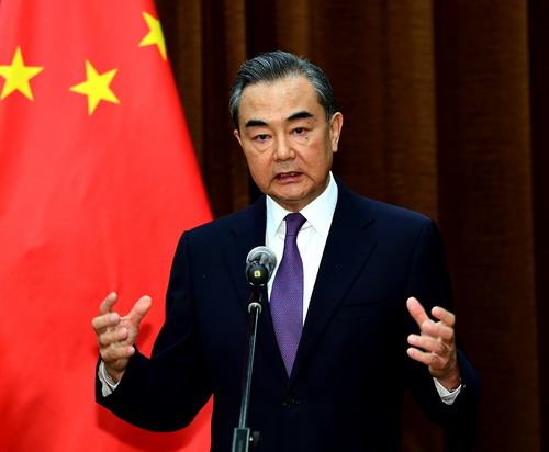 王毅同土库曼斯坦副总理兼外长梅列多夫举行会谈