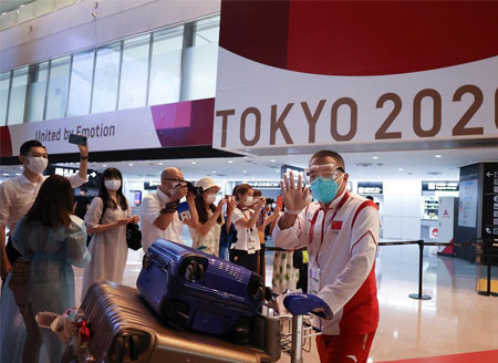 Members of Chinese Olympic delegation arrive in Tokyo