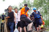 2021年7月21日，河北邯郸，洺河上游下泄流量持续增加，洺河沿岸村庄出现险情。鸡泽县的鸡泽镇、双塔镇、浮图店镇、风正乡4个乡镇的32个重点村，连夜组织群众尽快转移。