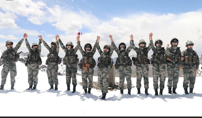 海拔4390米，10名大学生女兵首次踏雪巡逻|荔枝军事