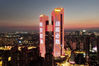2021年7月30日晚，南京建邺区一幢楼宇亮灯，向前来南京抗击新冠肺炎疫情的医护人员致敬。