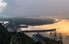 2021年8月25日，初秋时节，雨过天晴，湖北宜昌三峡大坝上空云蒸霞蔚，美不胜收。