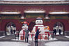 2022年1月23日，北京，景山公园现宫廷版雪人，笑容治愈。