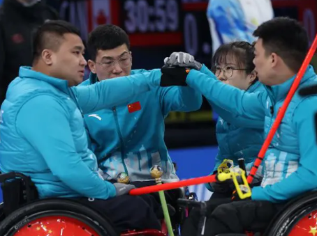 轮椅|中国代表团第18金！中国轮椅冰壶队夺得金牌