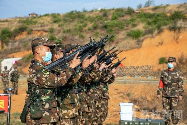 开火！直击武警官兵实弹射击考核现场！|荔枝军事