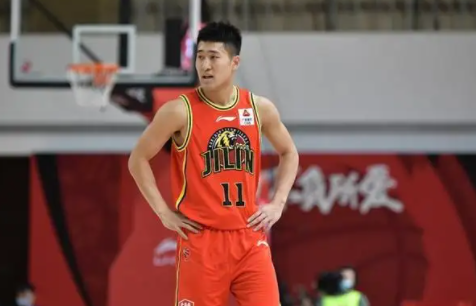 姜伟泽,男篮队员|“我一直都是个年轻队员”——专访吉林男篮队员姜伟泽