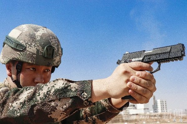 靶场练兵忙！首长机关手枪实弹射击|荔枝军事